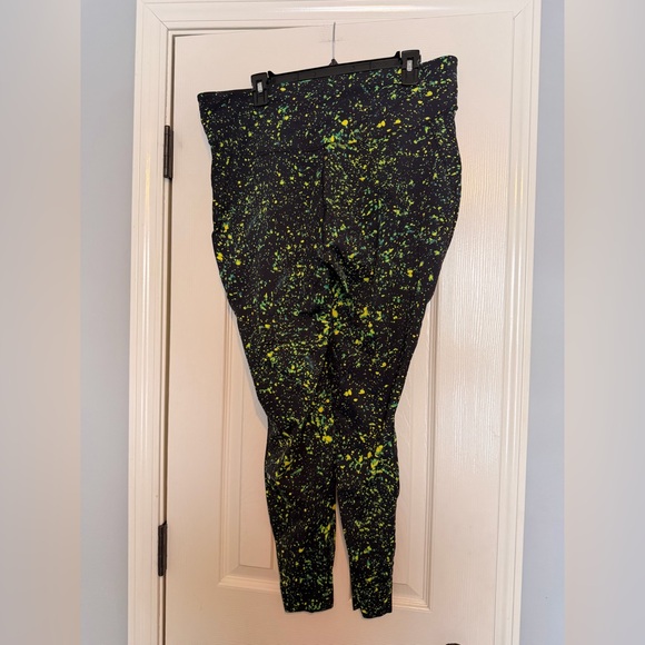Lululemon - Base Pace Black and Green Splatter Print Leggings - Picture 2 of 4
